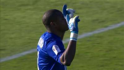 贺希宁半场表现出色，独得14分5板3助1断（贺希宁半场爆发：14分5篮板3助攻1抢断）