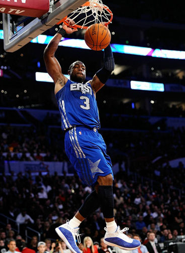 11打10！0-1到1-1 英超巅峰对决：13.1亿豪门3轮2平+17场不败（英超巅峰战以多打少：0-1落后扳成1-1，13.1亿豪门近3轮2平、17场不败）