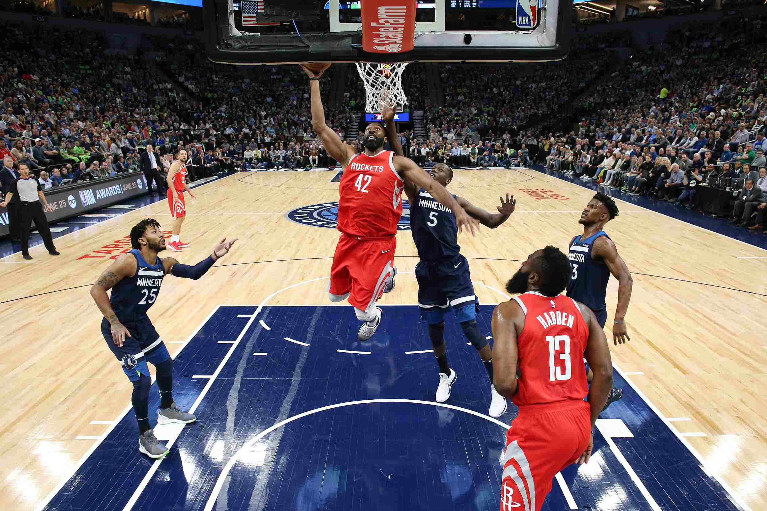 詹姆斯谈隔扣：确实是个起势的机会，但随后我们出现两次失误（詹姆斯评隔扣：本是提振士气的良机，随后我们却连续两次失误）