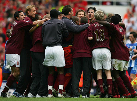 狄龙赛场表现抢眼，助力球队赢得比赛（狄龙高光发挥，带领球队取胜）