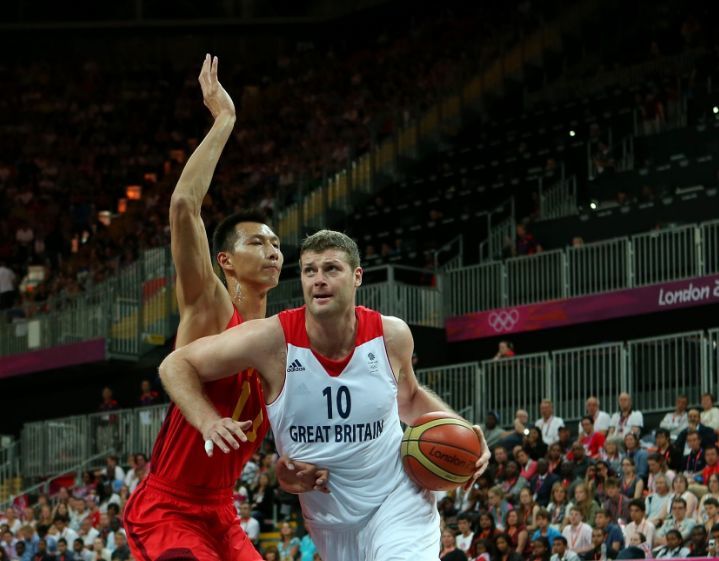 因欧战扩军、足总杯赛程调整，英超今年仅安排一场节礼日比赛（受欧战扩军与足总杯赛程调整影响，英超今年节礼日仅有一场比赛）