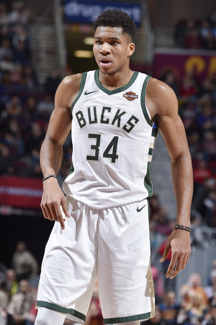 马尔卡宁肘击克里斯蒂被升级为一级恶犯，爵士单节犯规上双（马尔卡宁肘击克里斯蒂被判一级恶意犯规，爵士单节团队犯规上双）