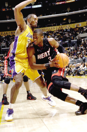 U17世界杯：奥地利2-0九人意大利晋级决赛，莫泽双响（U17世界杯：奥地利2-0力克9人意大利挺进决赛，莫泽梅开二度）