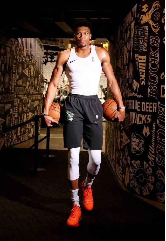 donk：chopper发高烧回合间只能闭眼休息，他真的燃尽了（donk称：chopper高烧，回合间只能闭眼休息，已彻底燃尽）