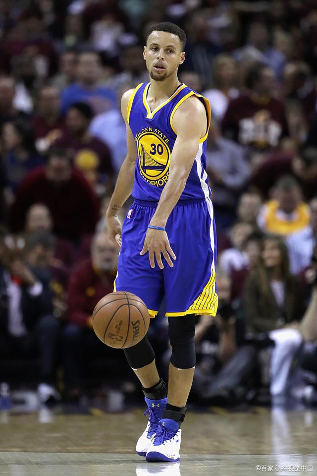 他这次传球完全是大师级别（这一脚传球堪称大师手笔）