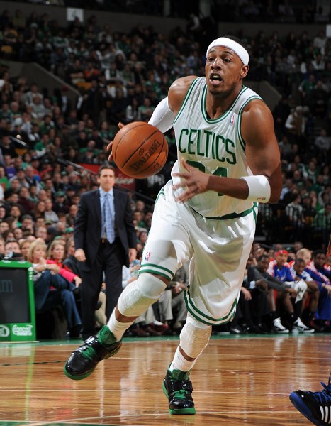 NBA官网更新MVP榜：约基奇、SGA、东契奇高居前三（NBA官网最新MVP排名出炉：约基奇、SGA、东契奇包揽前三）